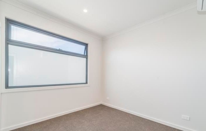 2/25 Simpsons Road, Box Hill image 3