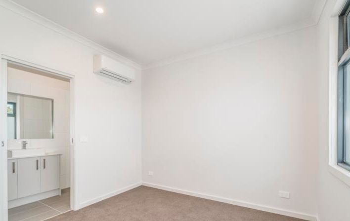 2/25 Simpsons Road, Box Hill image 5