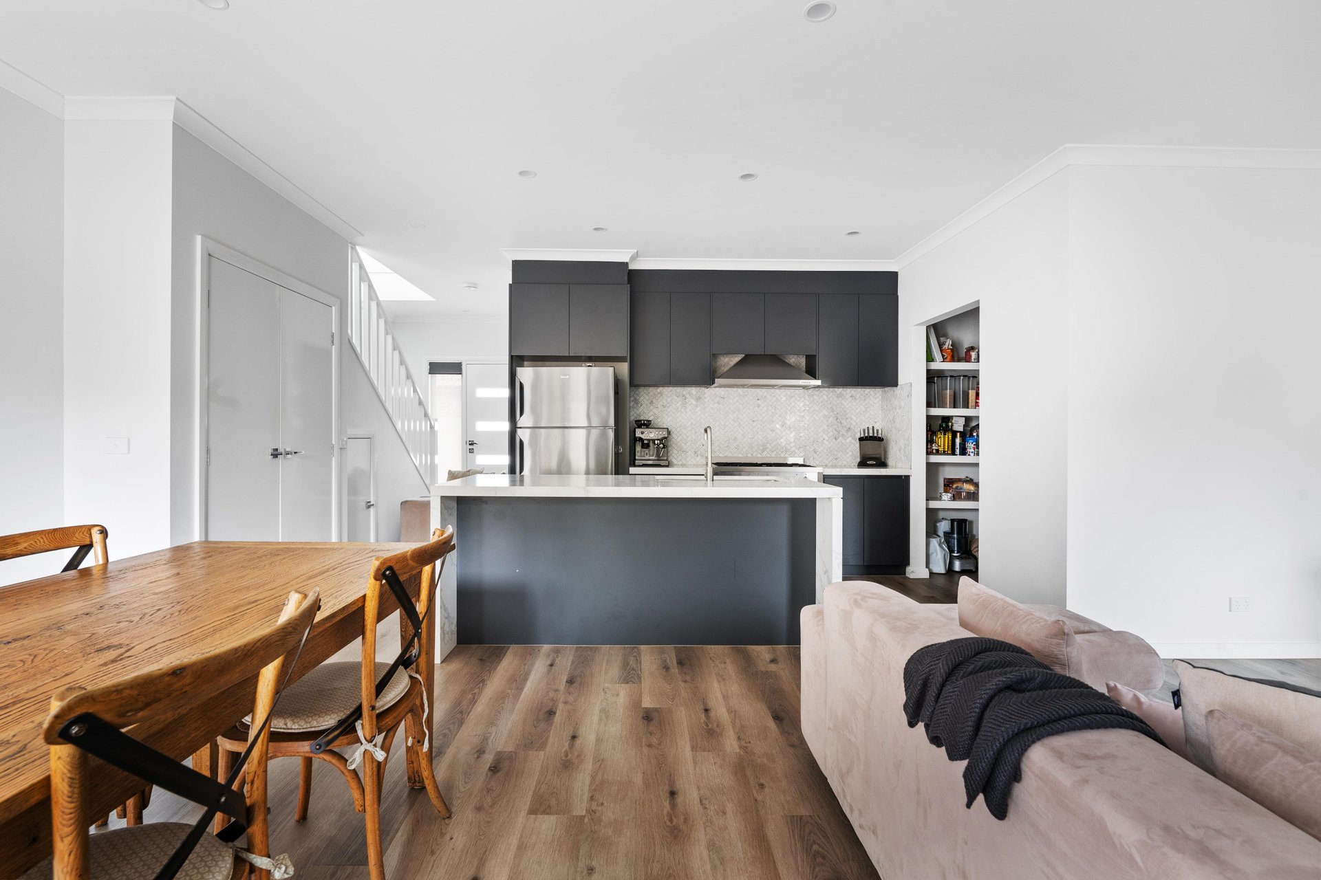 2/25 Strathallan Road, Macleod image 2