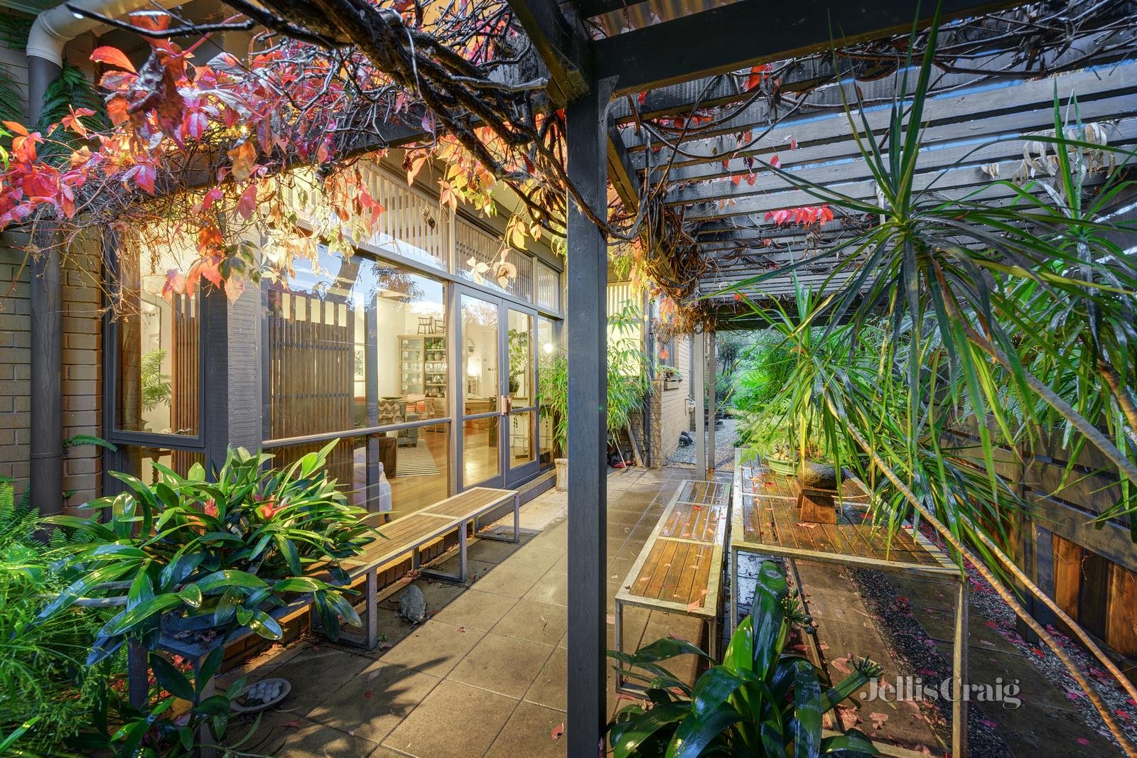 2/25 Wills Street, Balwyn image 1