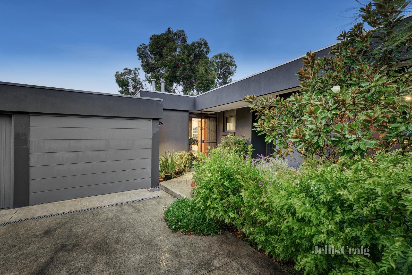2/25 Wills Street, Balwyn image 2