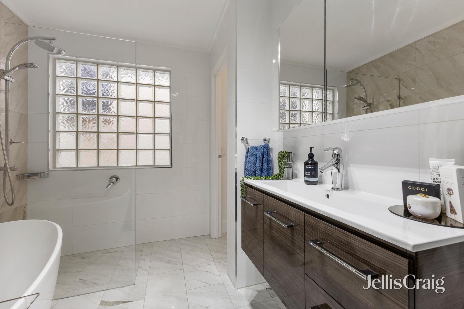 2/25 York Street, Surrey&nbsp;Hills image 6