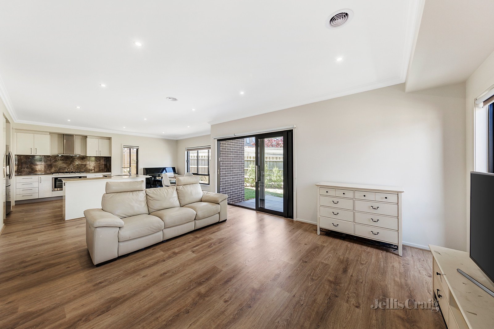 2/252 Belmore Road, Balwyn image 2