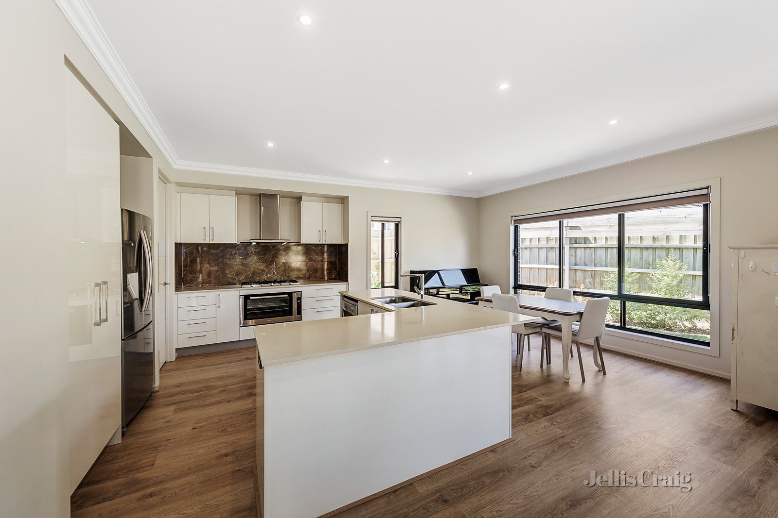 2/252 Belmore Road, Balwyn image 3