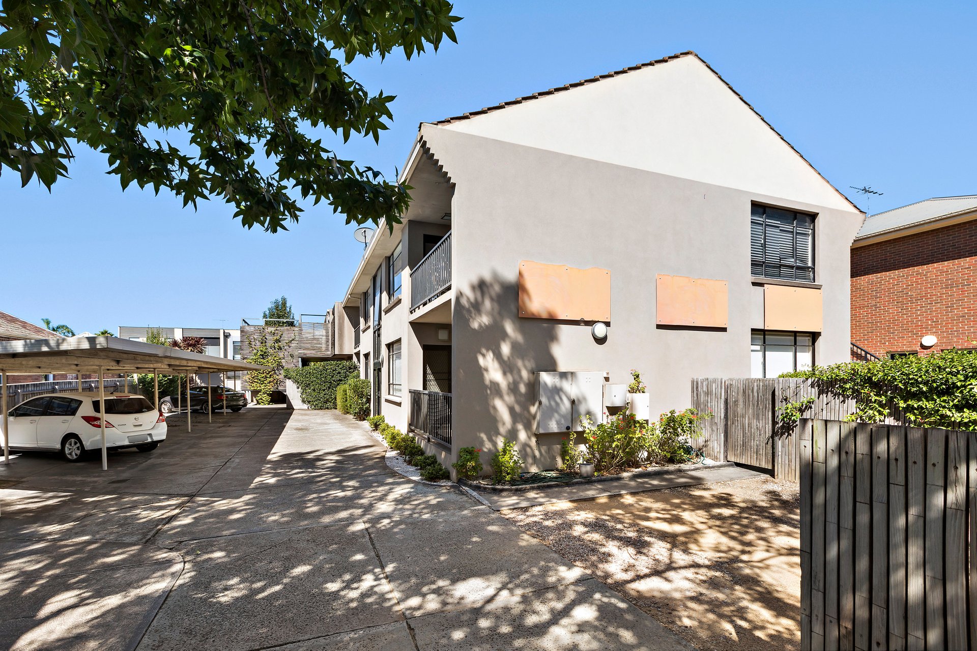2/257 Buckley Street, Aberfeldie image 1