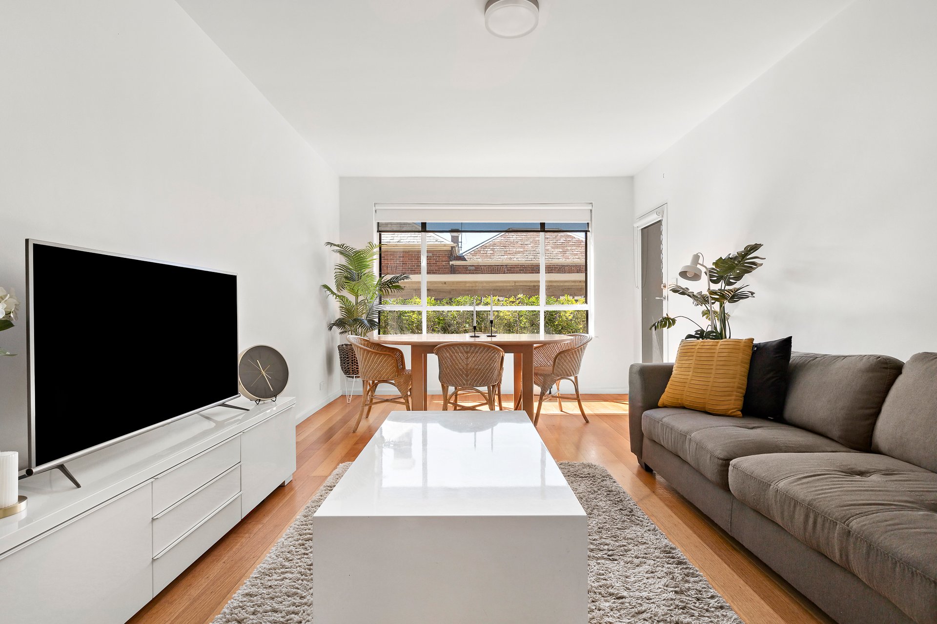 2/257 Buckley Street, Aberfeldie image 1