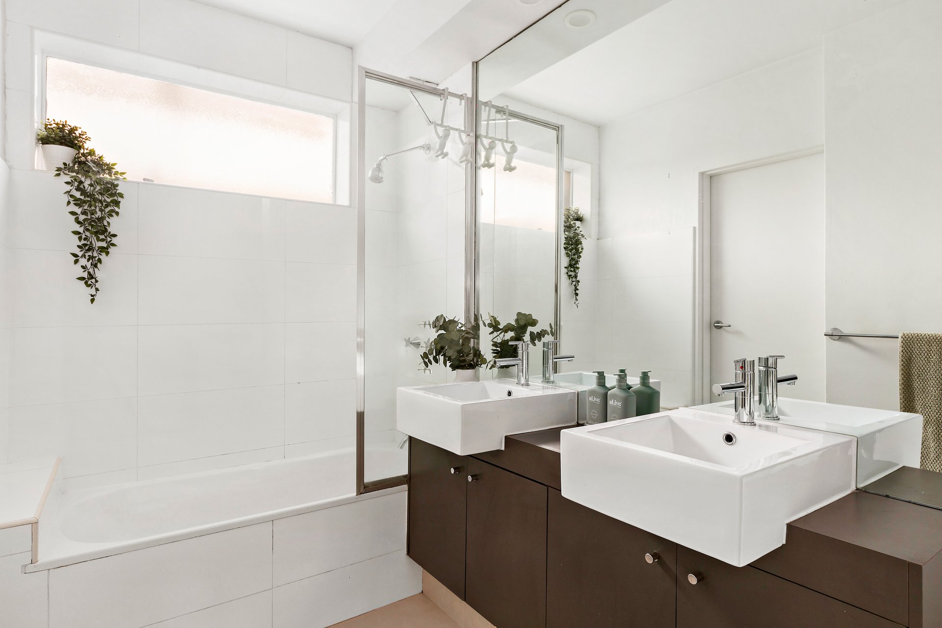2/257 Buckley Street, Aberfeldie image 3