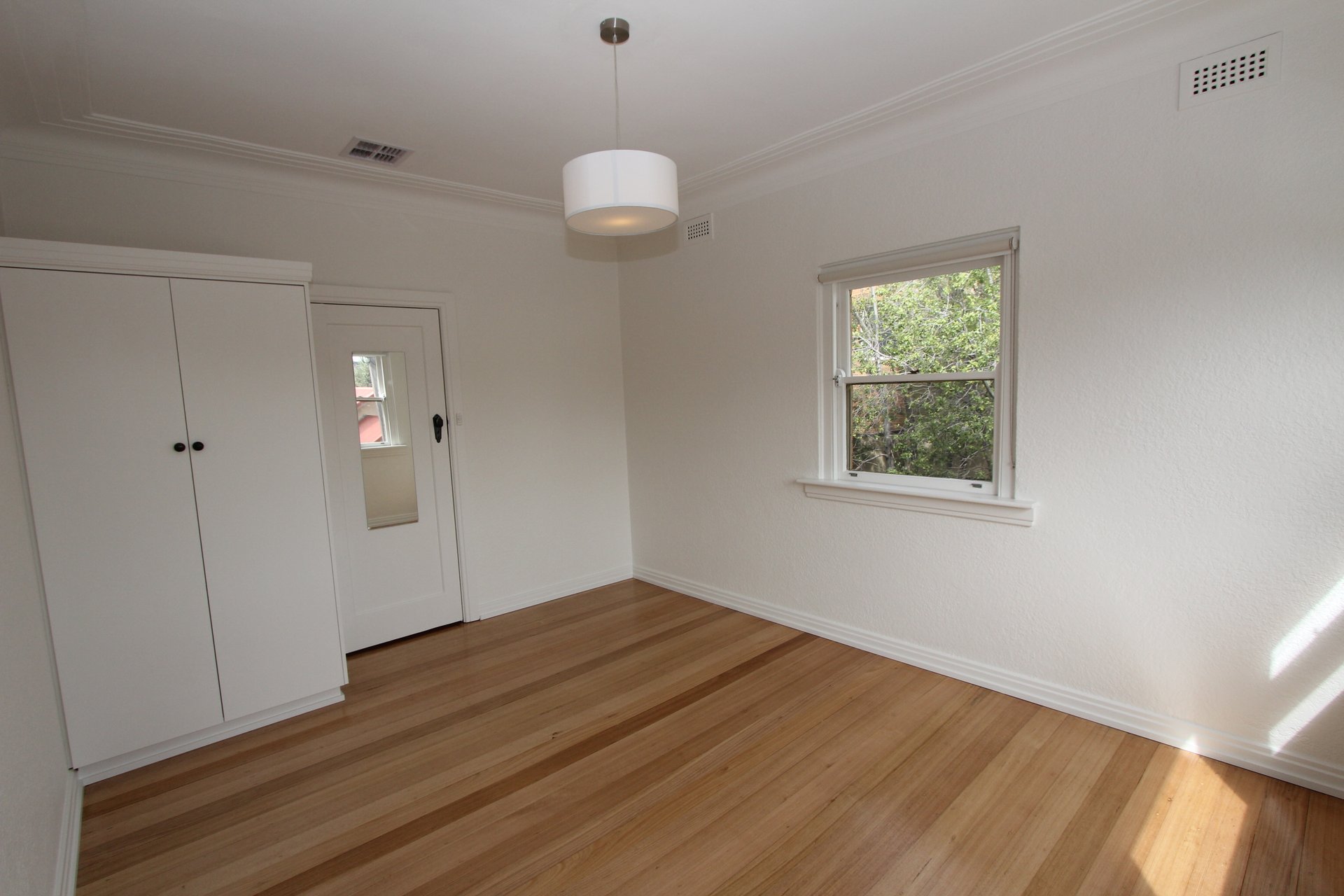 Property Gallery Thumbnail 8