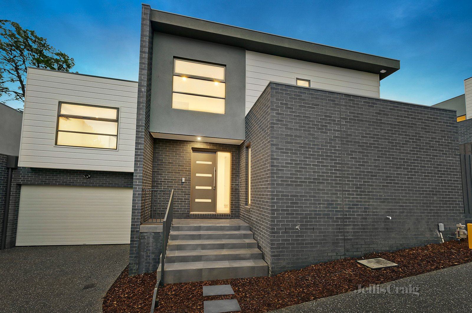 2/26 Boronia Grove, Doncaster East image 1