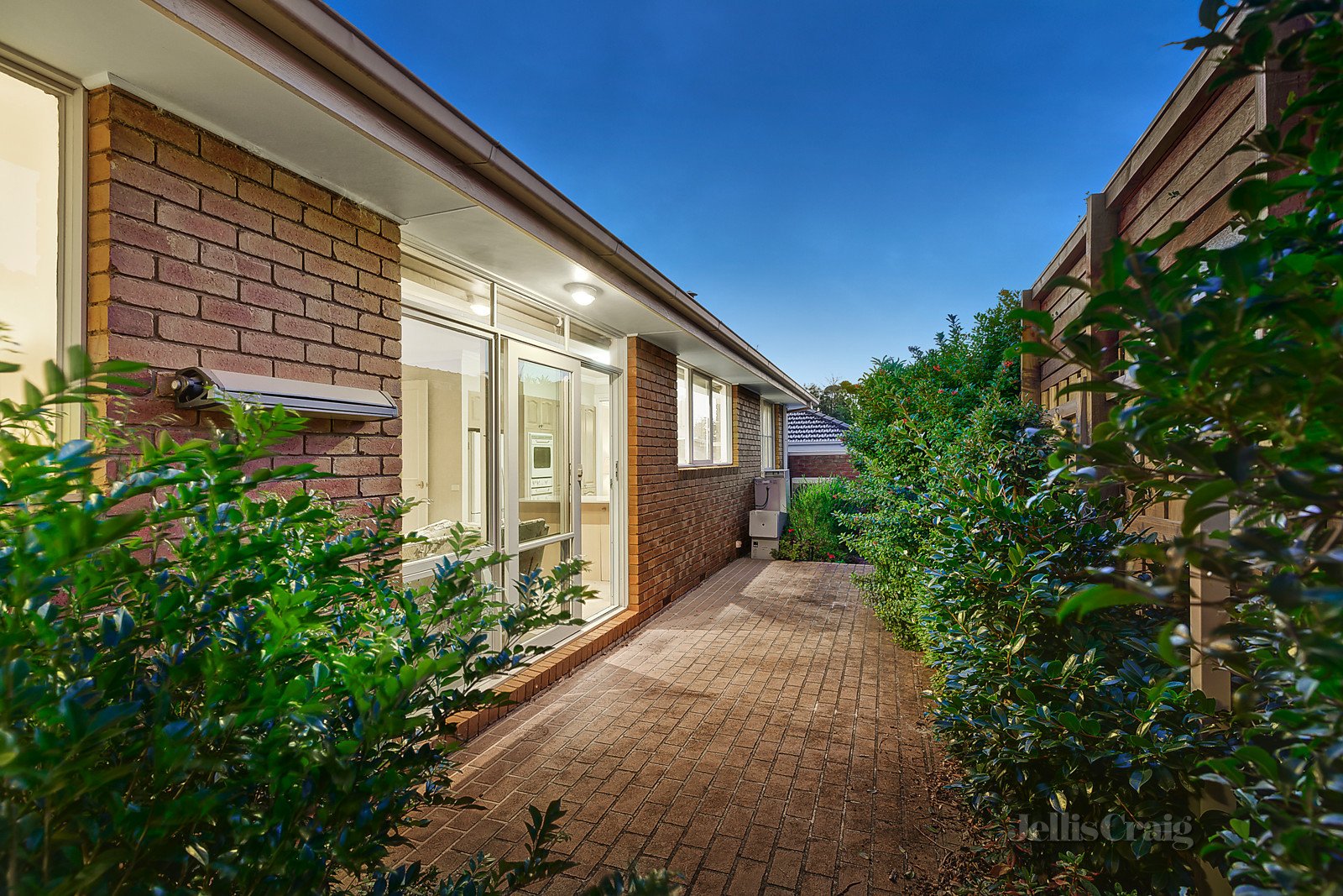 2/26 Brenbeal Street, Balwyn image 7