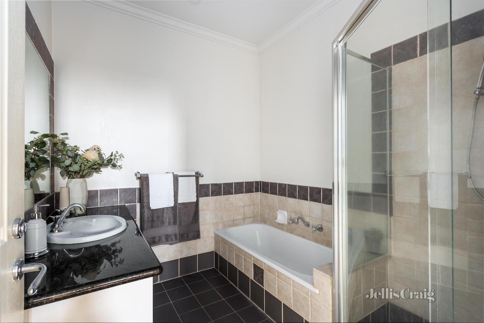 2/26 Clifton Road, Hawthorn East image 7