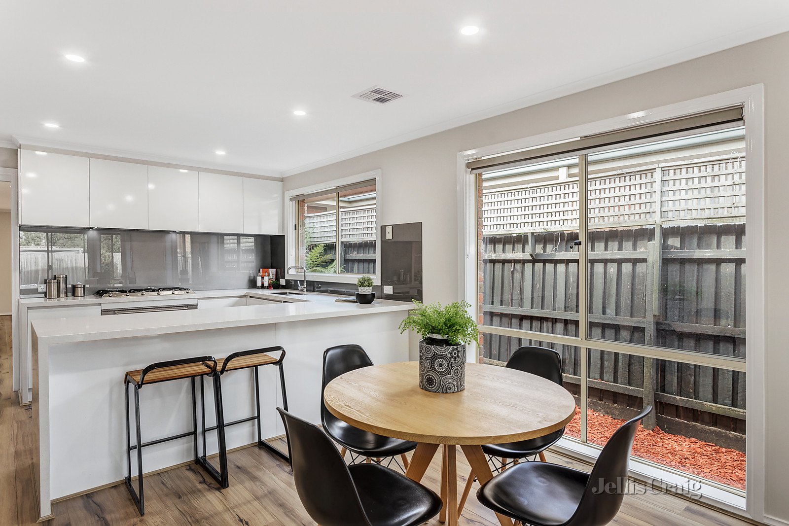 2/26 Cratloe Road, Mount Waverley image 3