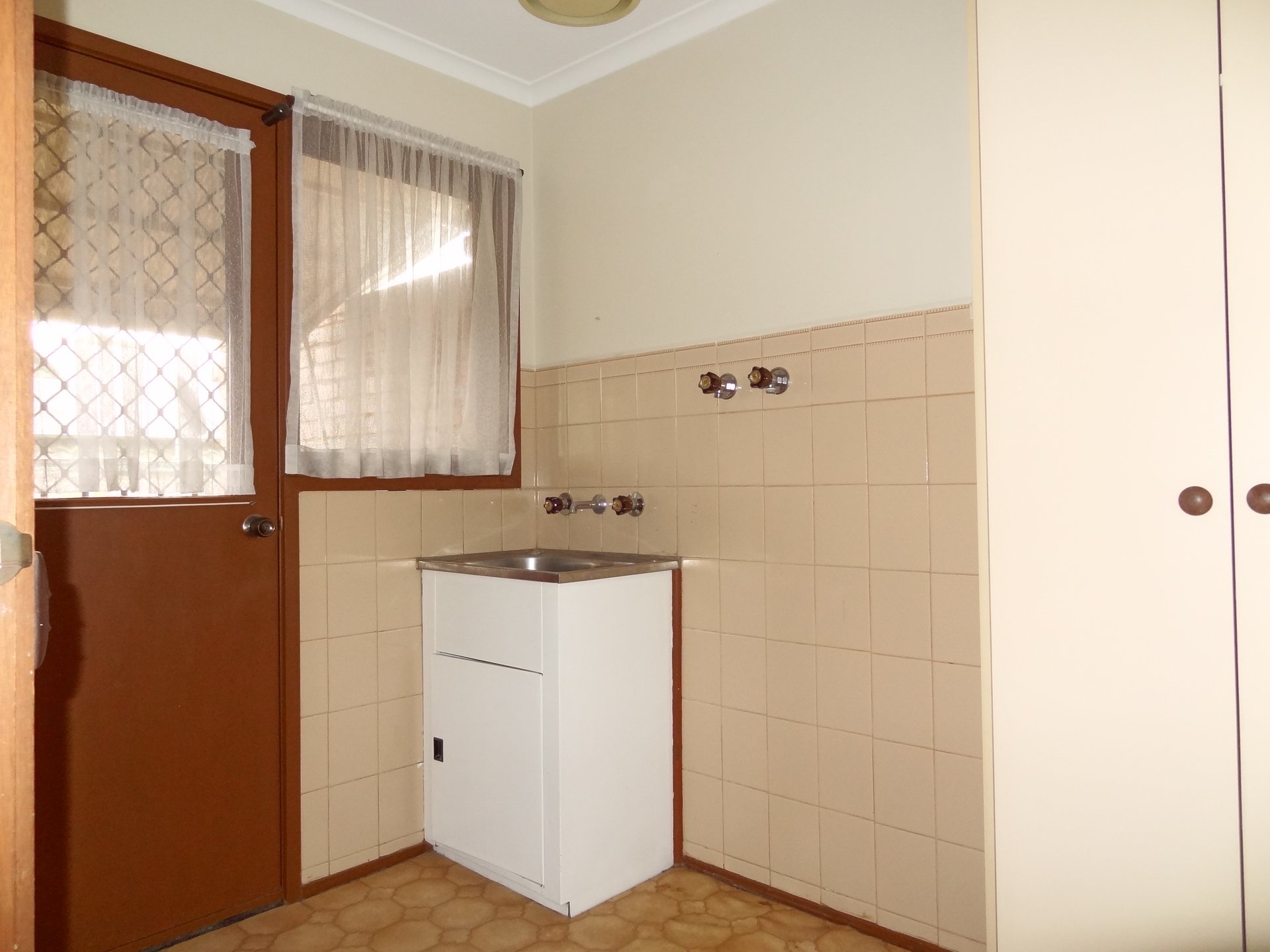 2/26 Jackson Street, Croydon image 3