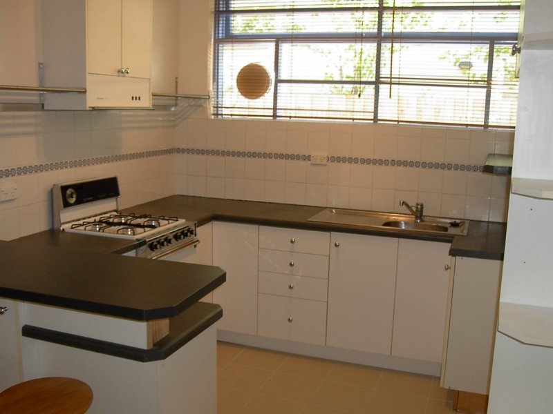2/263 Dandenong Road, Prahran image 2