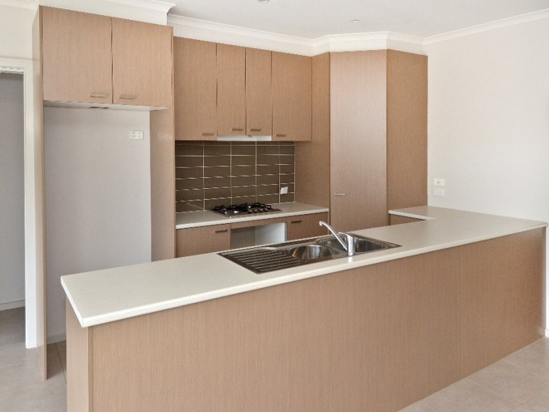 2/264 Wilsons Road, St Albans Park image 3