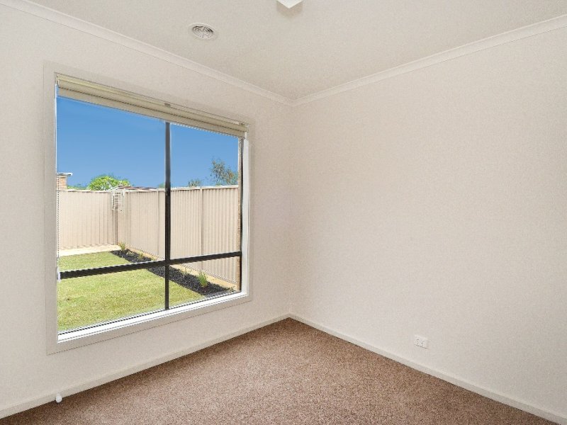 2/264 Wilsons Road, St Albans Park image 4