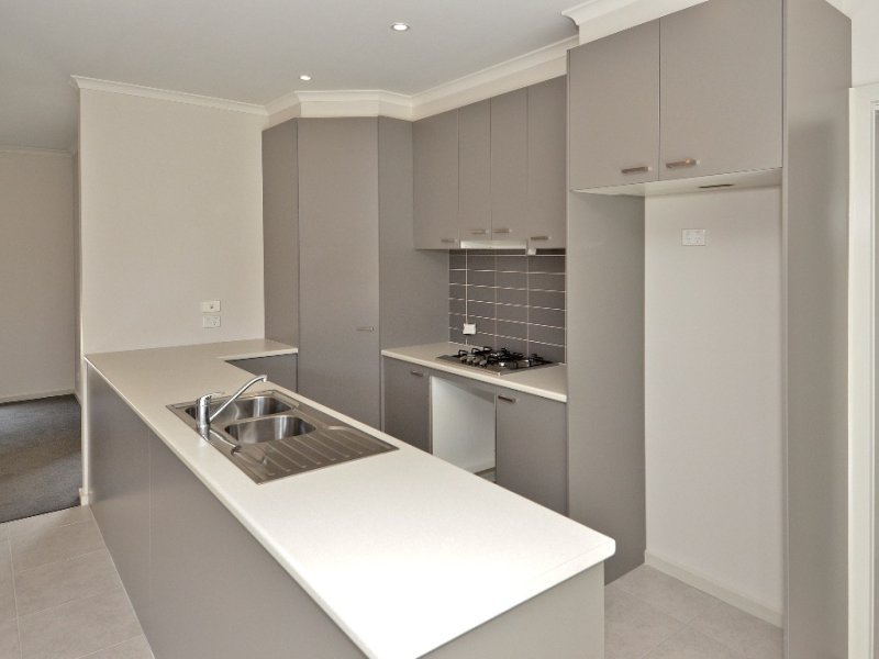 2/264 Wilsons Road, St Albans Park image 6
