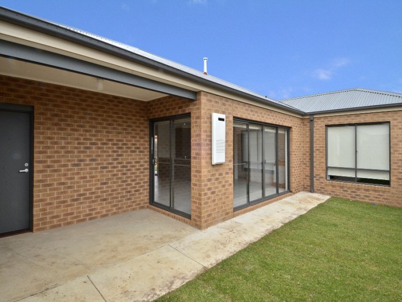 2/264 Wilsons Road, St Albans Park image 9