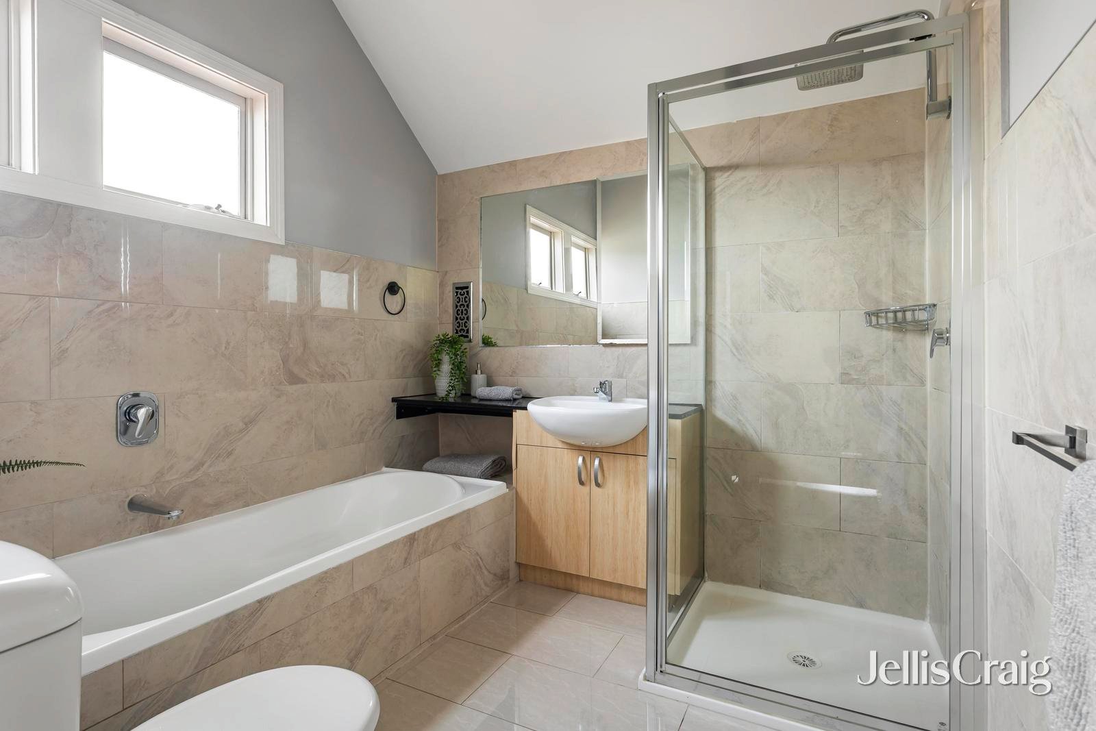 2/266 St Georges Road, Northcote image 9