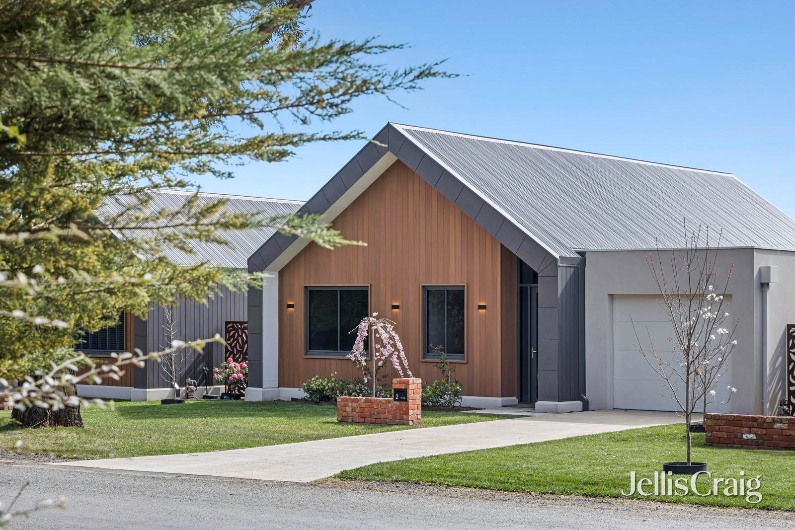 2/27 Corinella Road, Woodend image 1