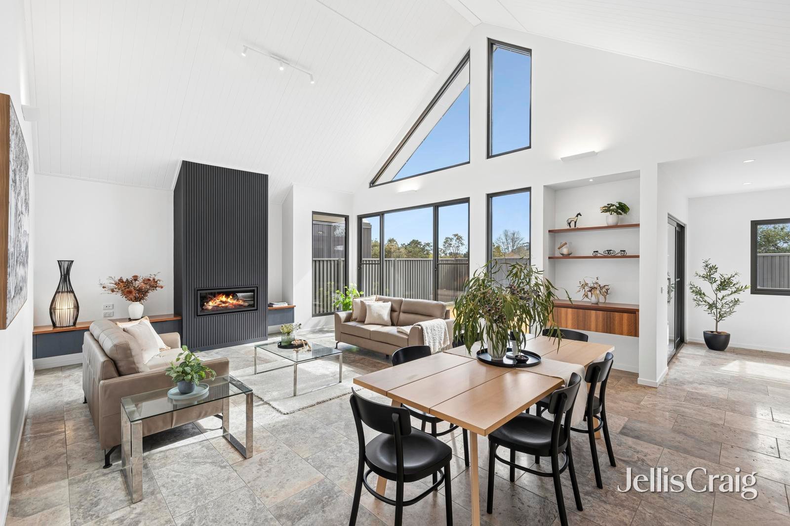 2/27 Corinella Road, Woodend image 2