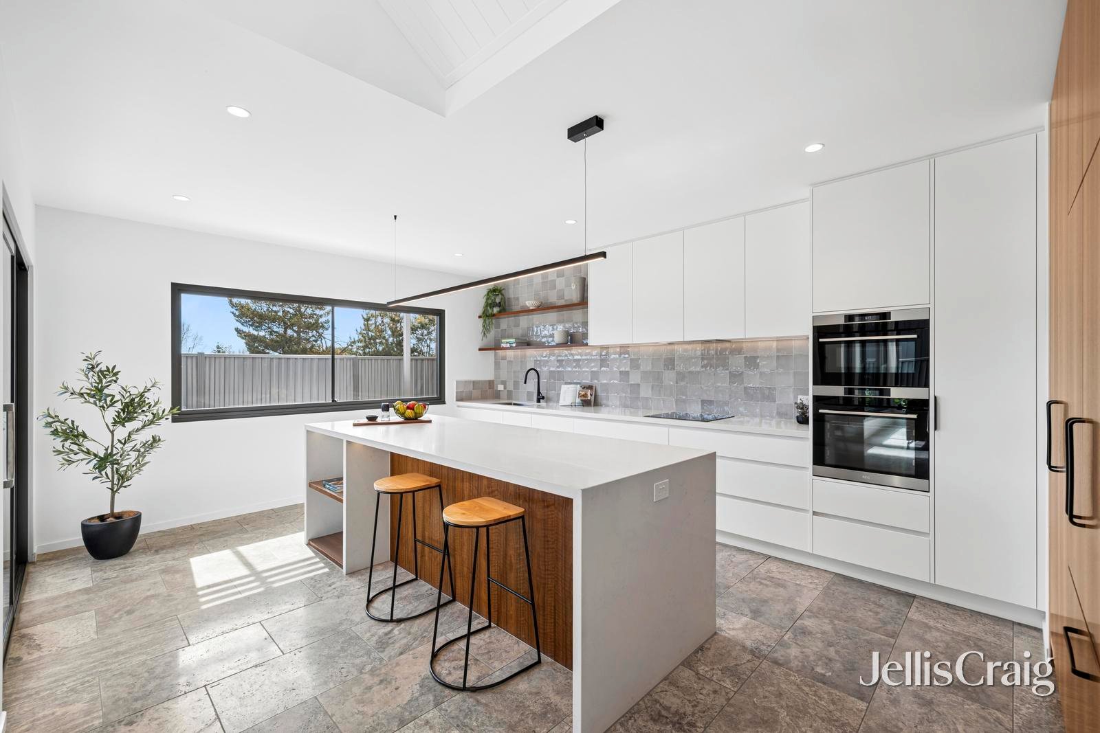 2/27 Corinella Road, Woodend image 4