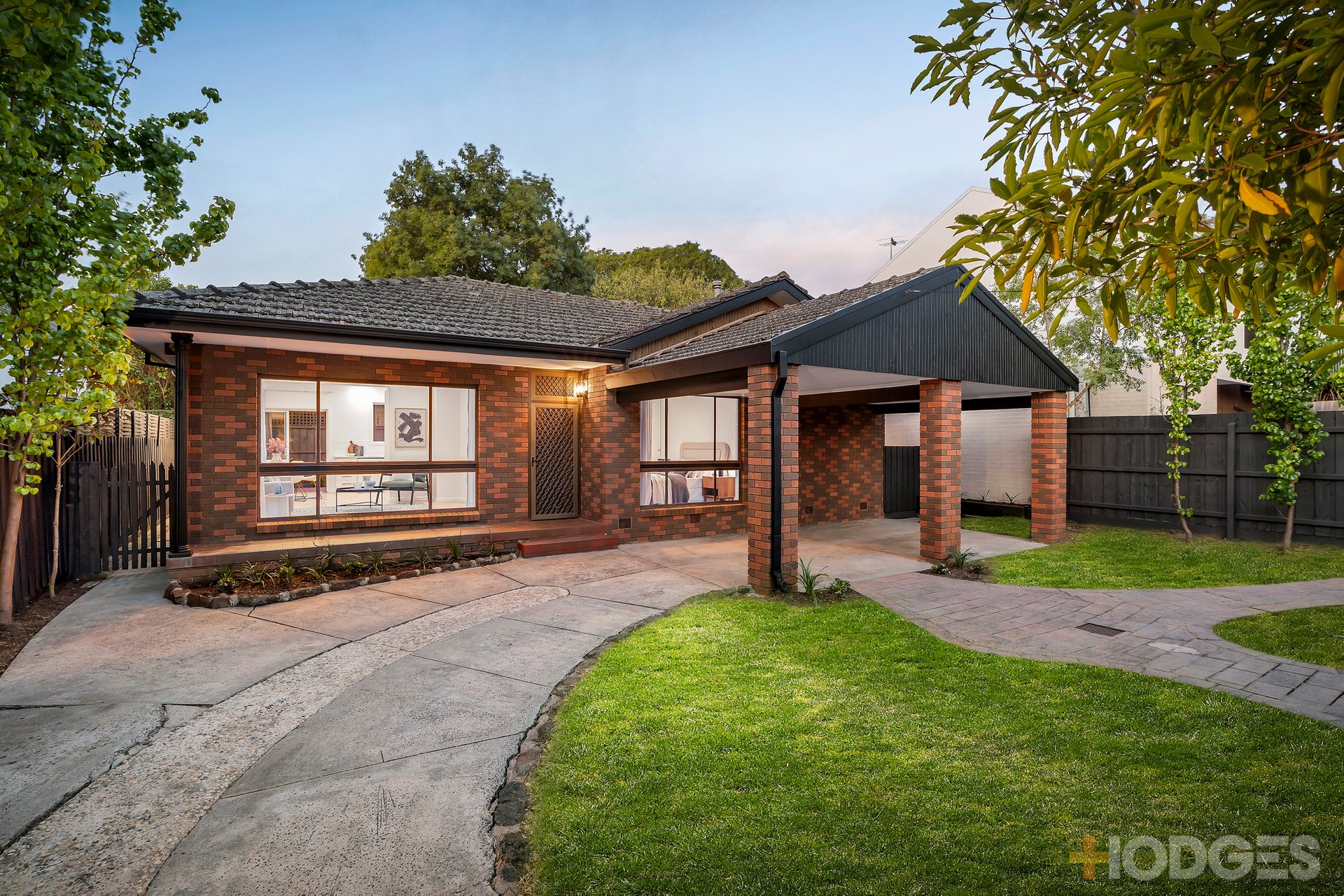 2 / 27 Crisp Street Hampton