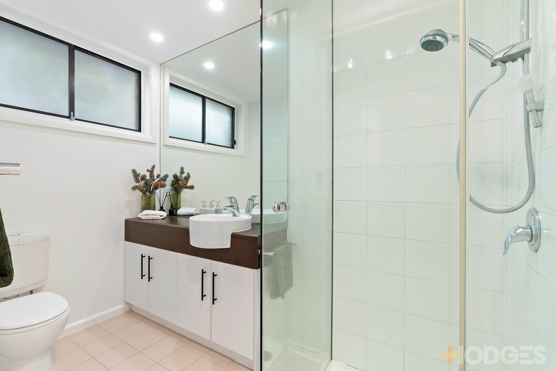 2 / 27 Crisp Street Hampton