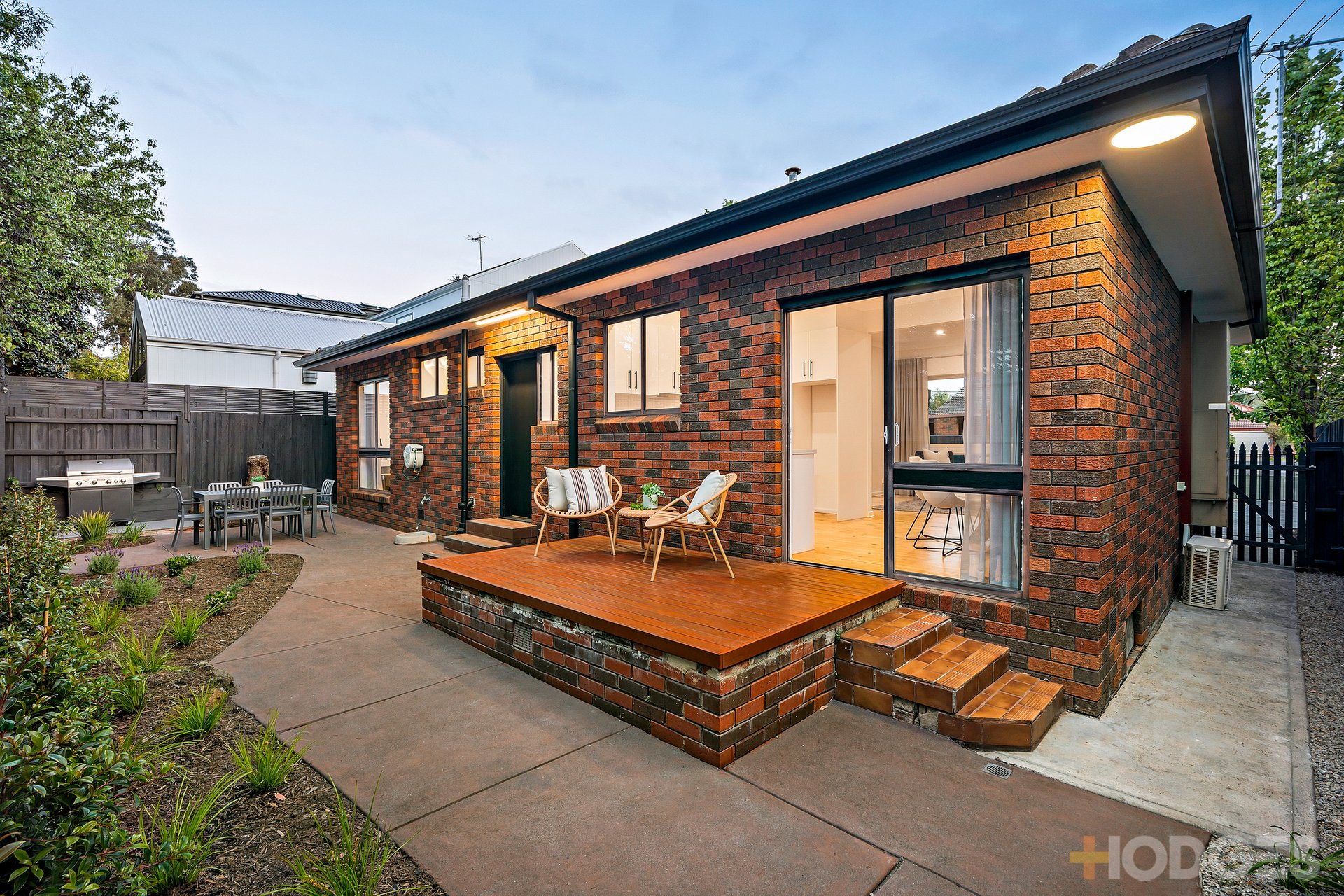 2 / 27 Crisp Street Hampton