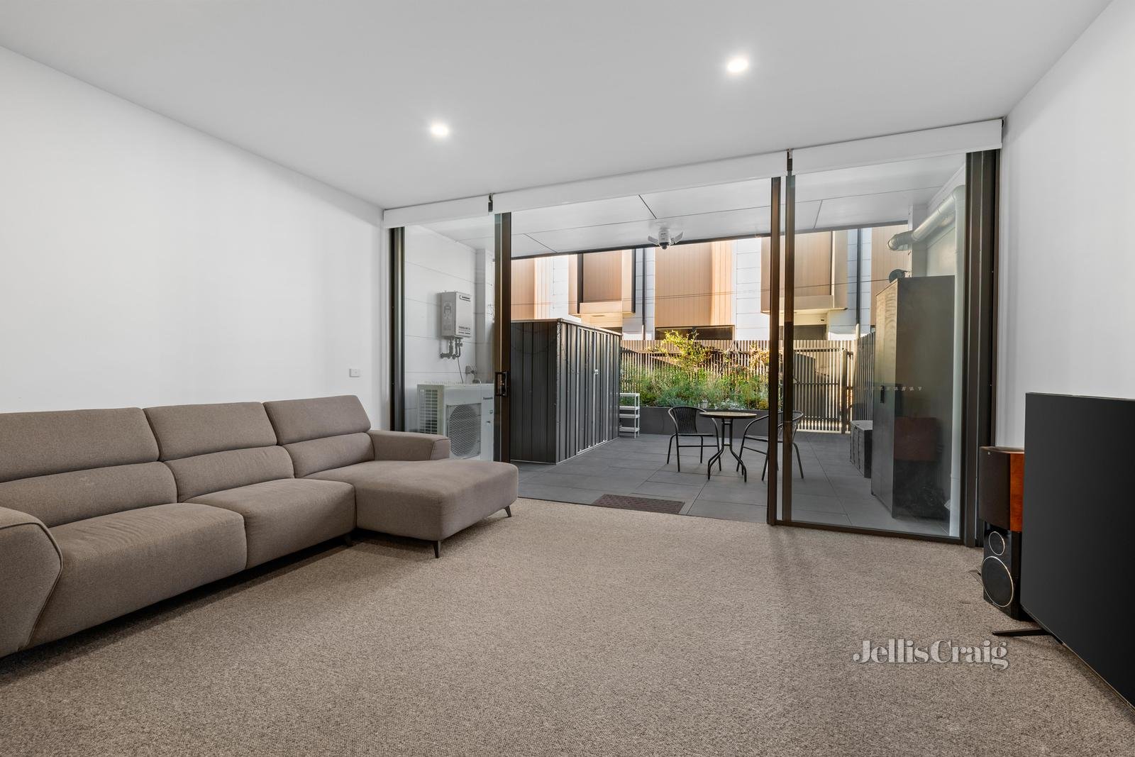 2/27 Finch Street, Notting Hill image 4