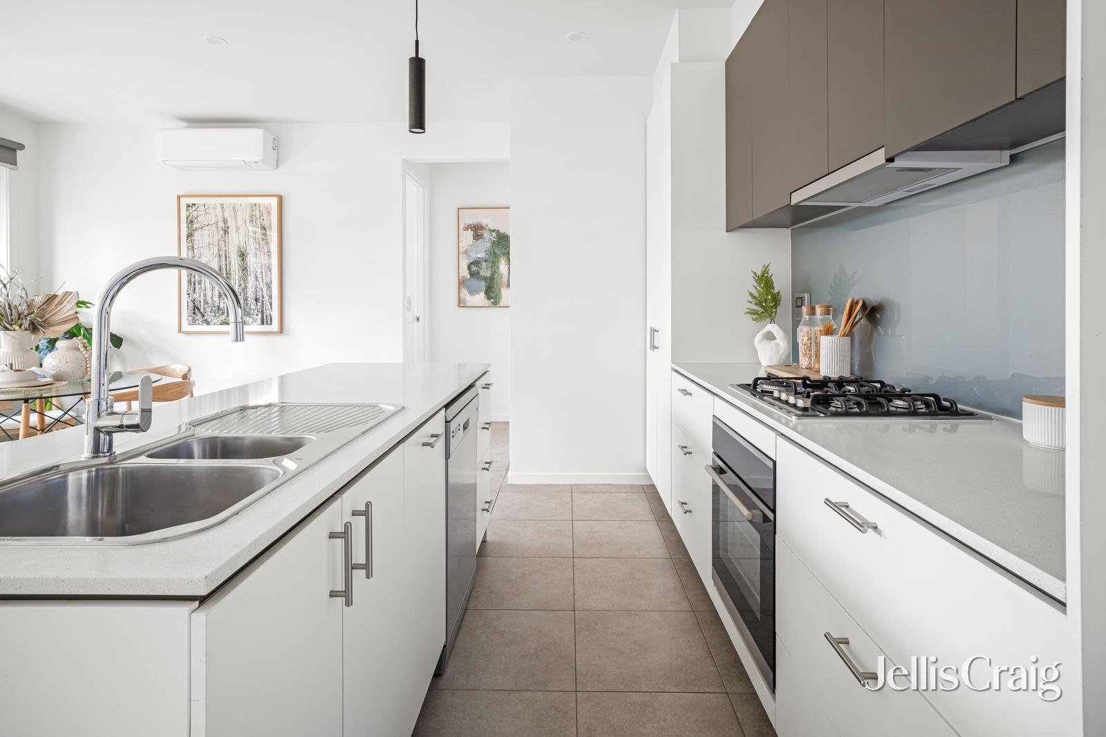 2/27 Kelso Street, Frankston image 4