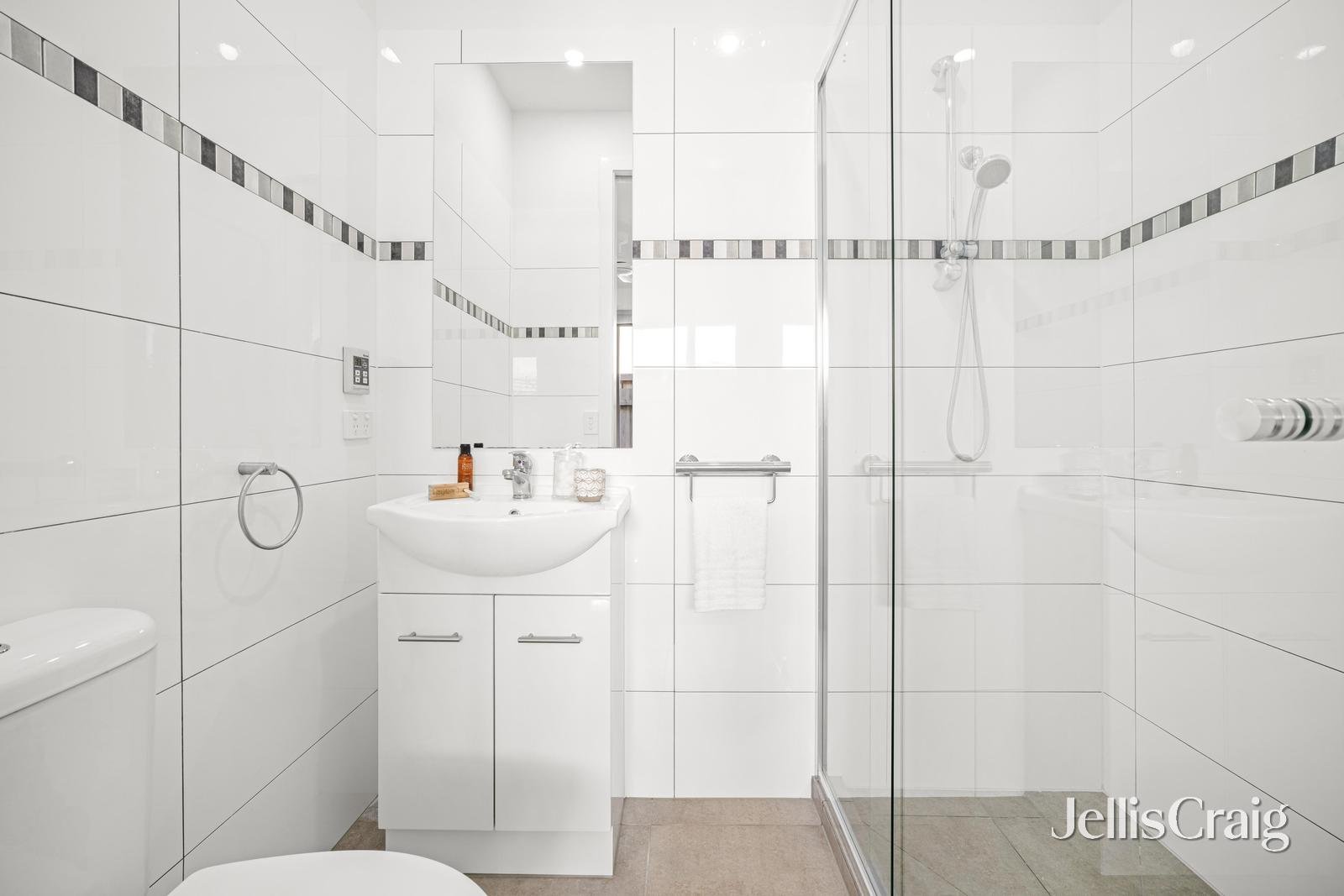 2/27 Kelso Street, Frankston image 9