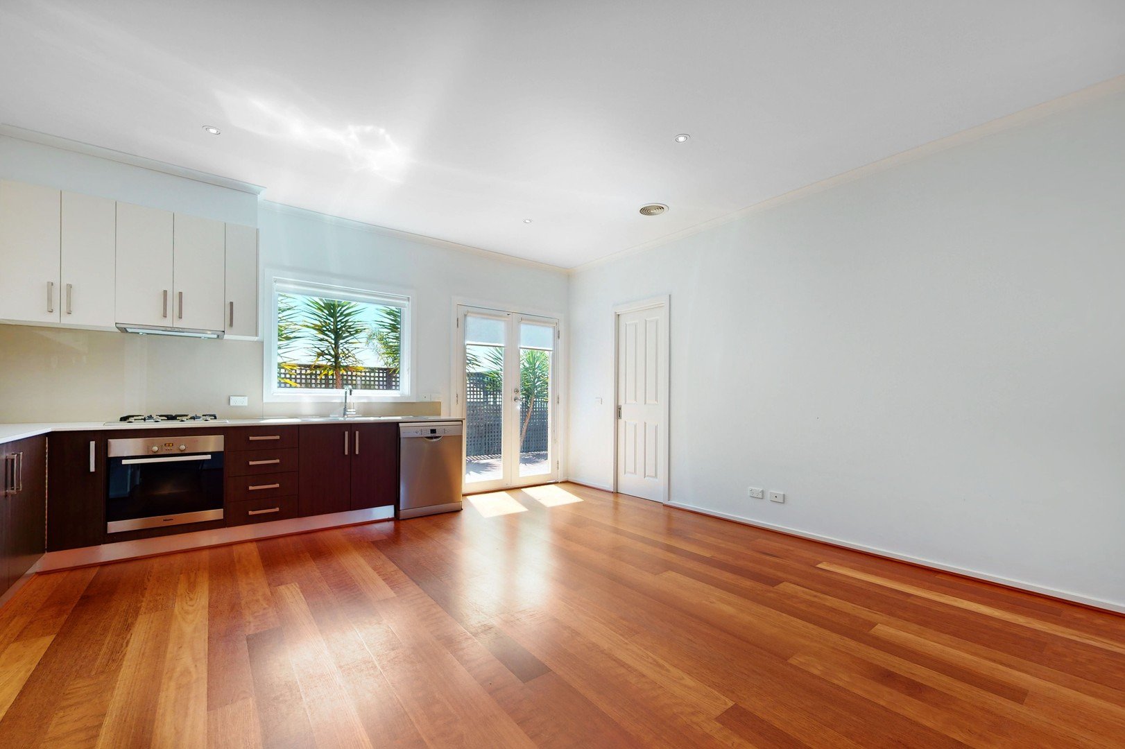 2/27 Normdale Road, Bentleigh East image 2