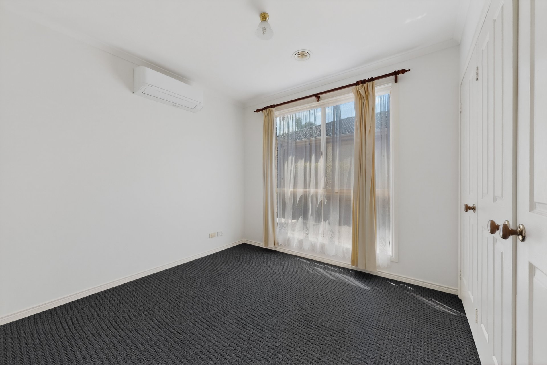 2/27 Small Road, Bentleigh image 3