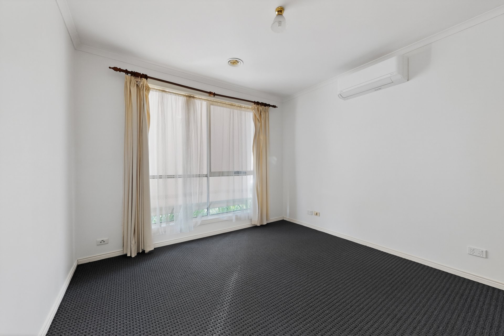 2/27 Small Road, Bentleigh image 5