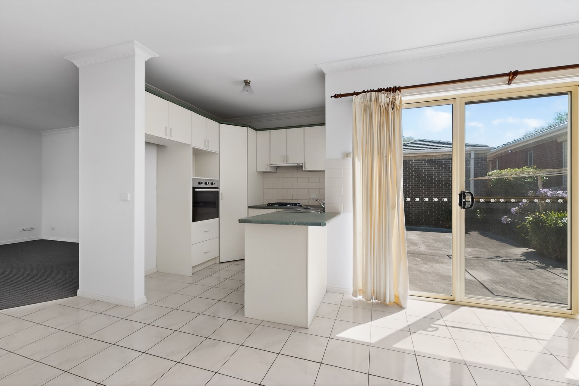 2/27 Small Road, Bentleigh image 1