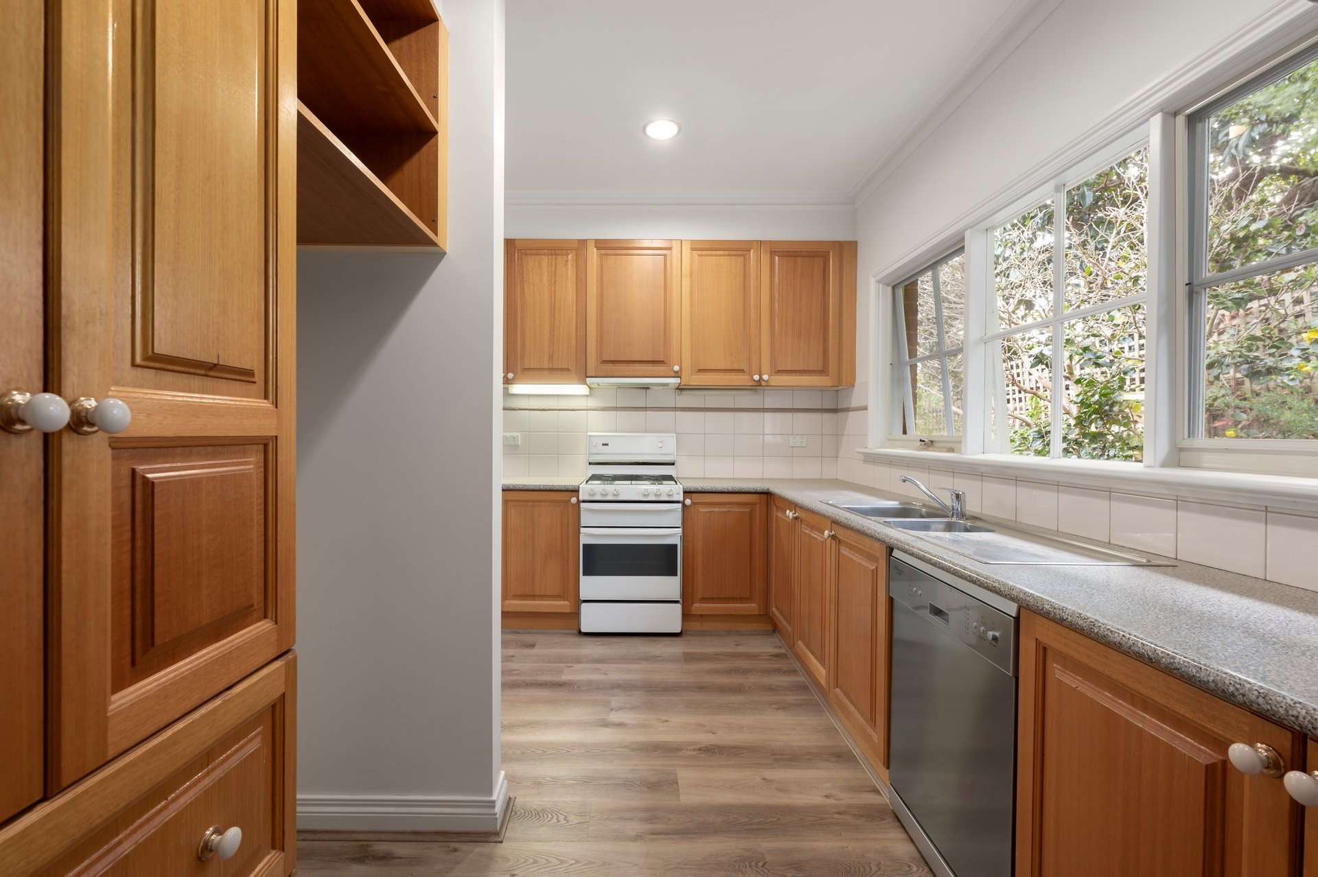 2/27 Webster Street, Camberwell image 4