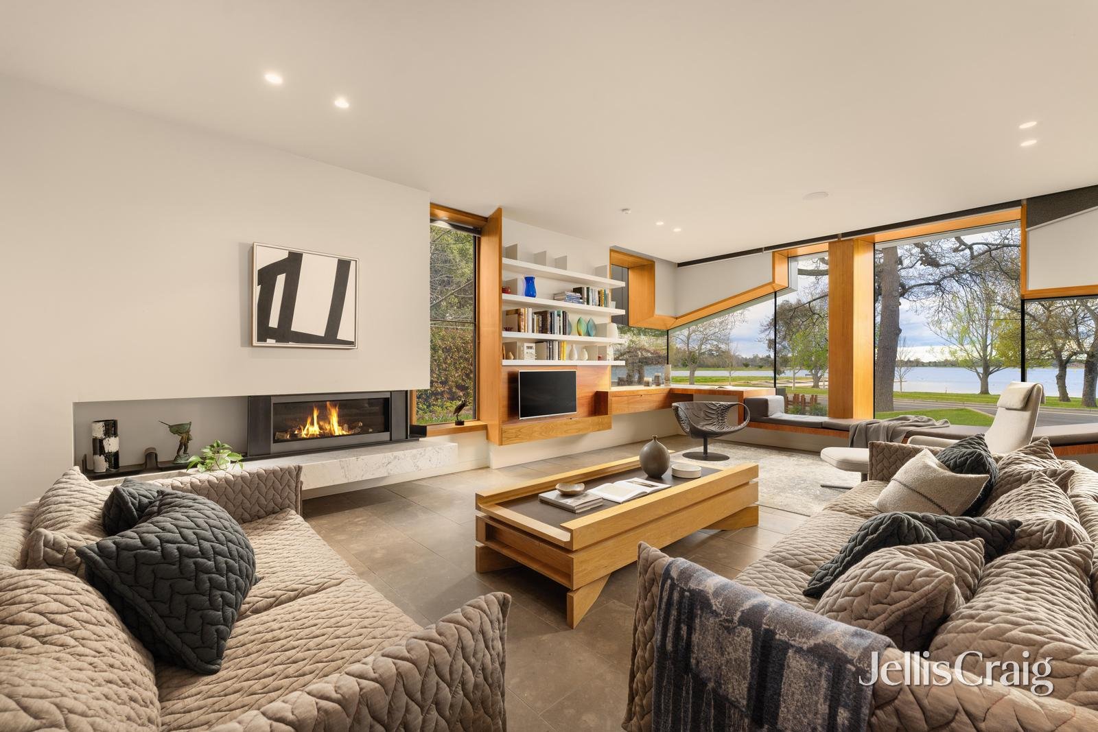 227 Wendouree Parade, Lake Wendouree image 4