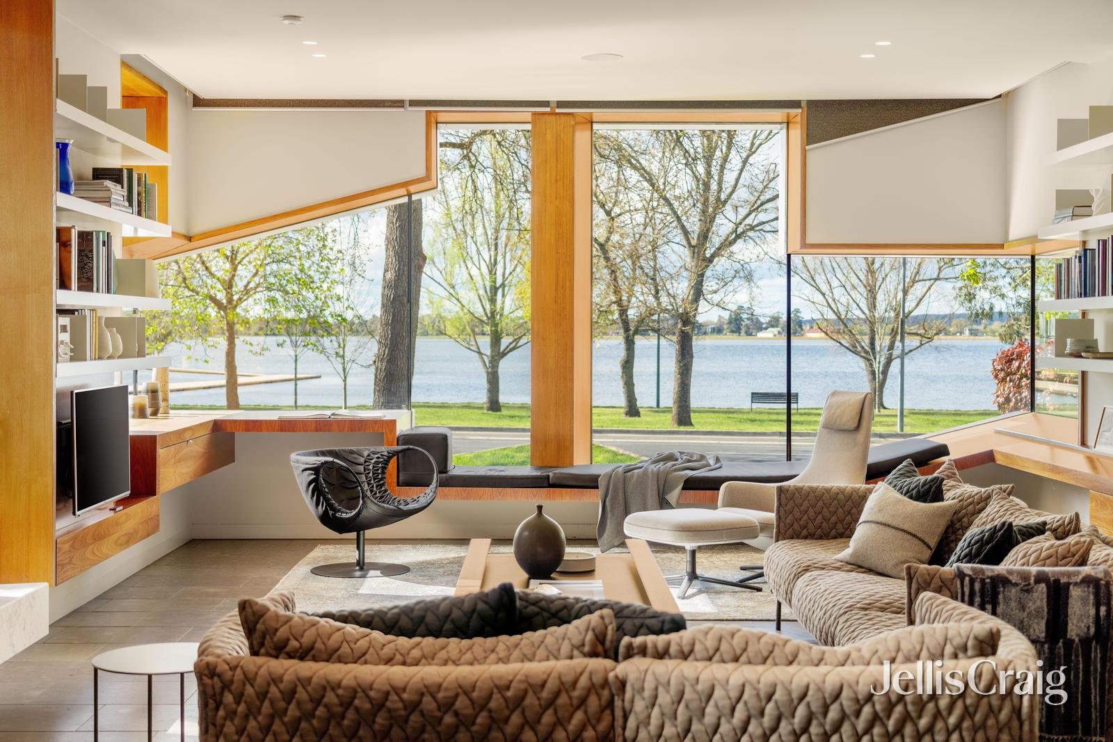 227 Wendouree Parade, Lake Wendouree image 5