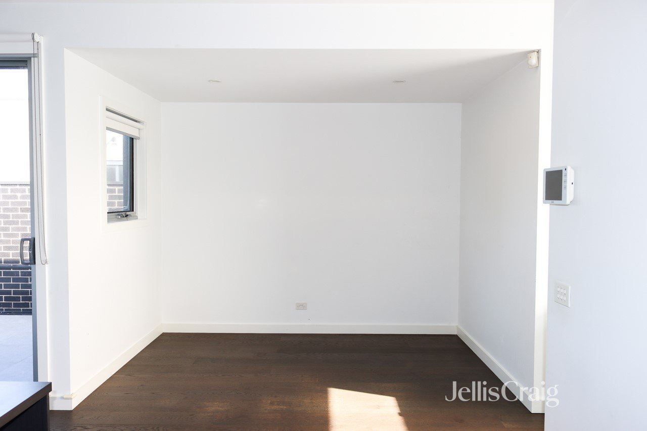 2/276 Reynard Street, Coburg image 1