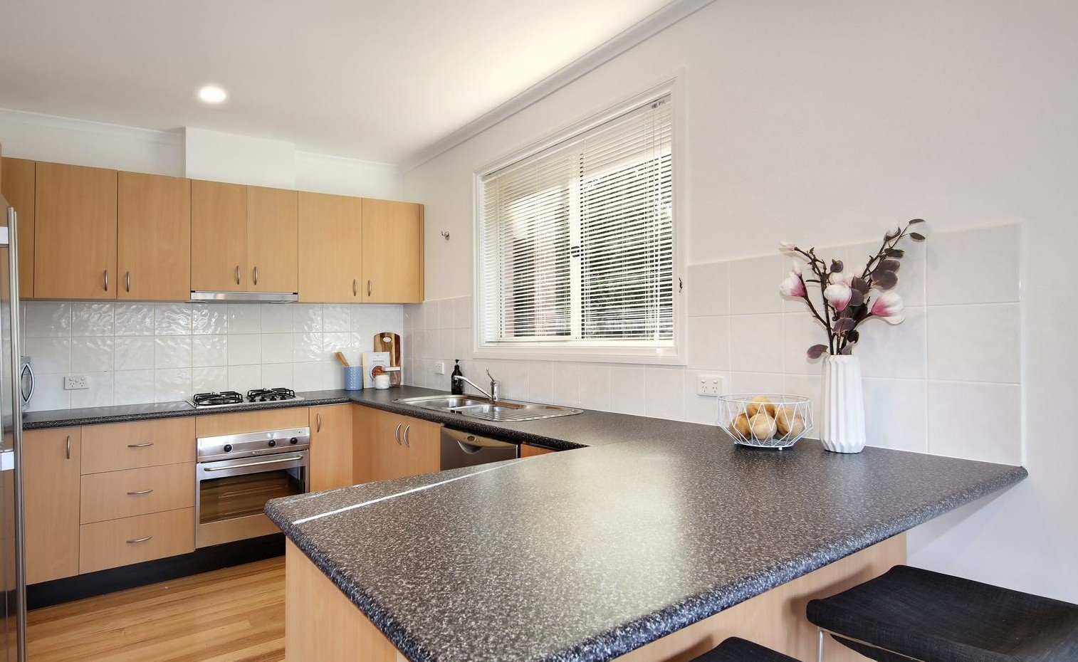 2/28 Adrian Street, Bentleigh East image 2