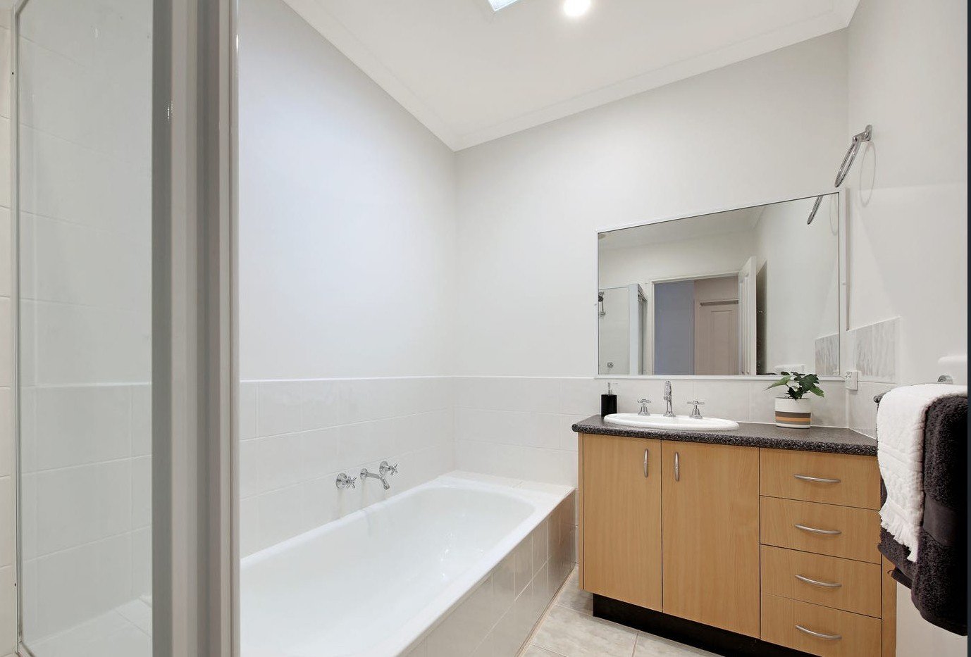 2/28 Adrian Street, Bentleigh East image 6