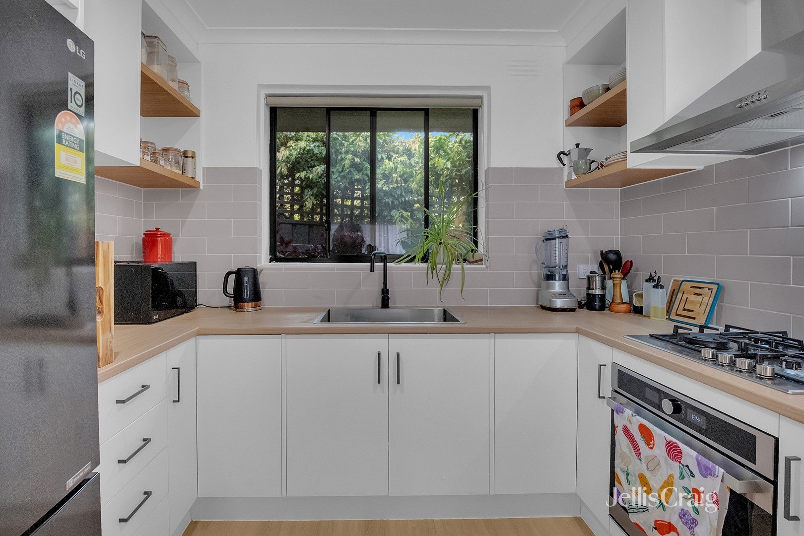 2/28 Irvine Crescent, Brunswick West image 4