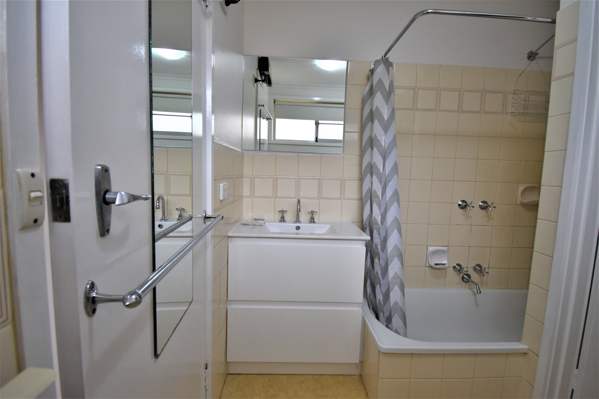 2/28 Lasiandra Avenue, Forest Hill image 4