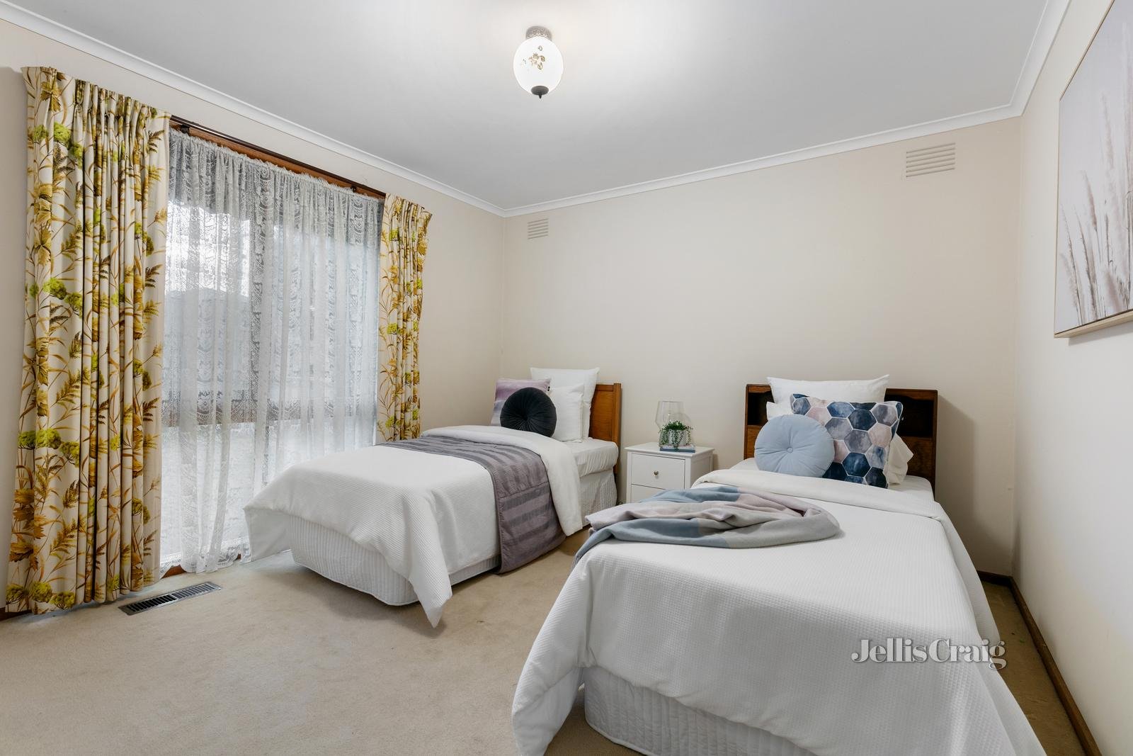 228 Lawrence Road, Mount Waverley image 6