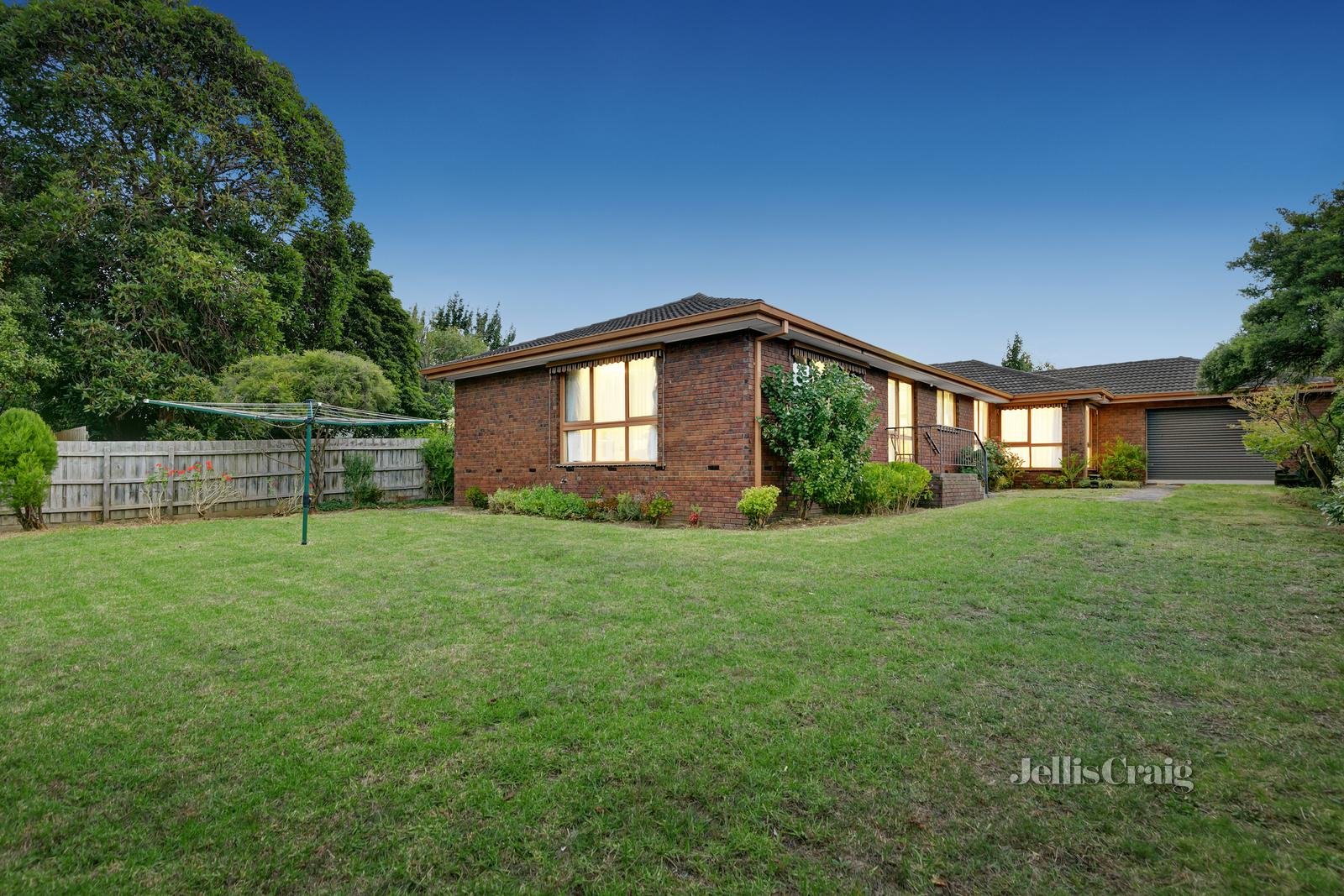 228 Lawrence Road, Mount Waverley image 9