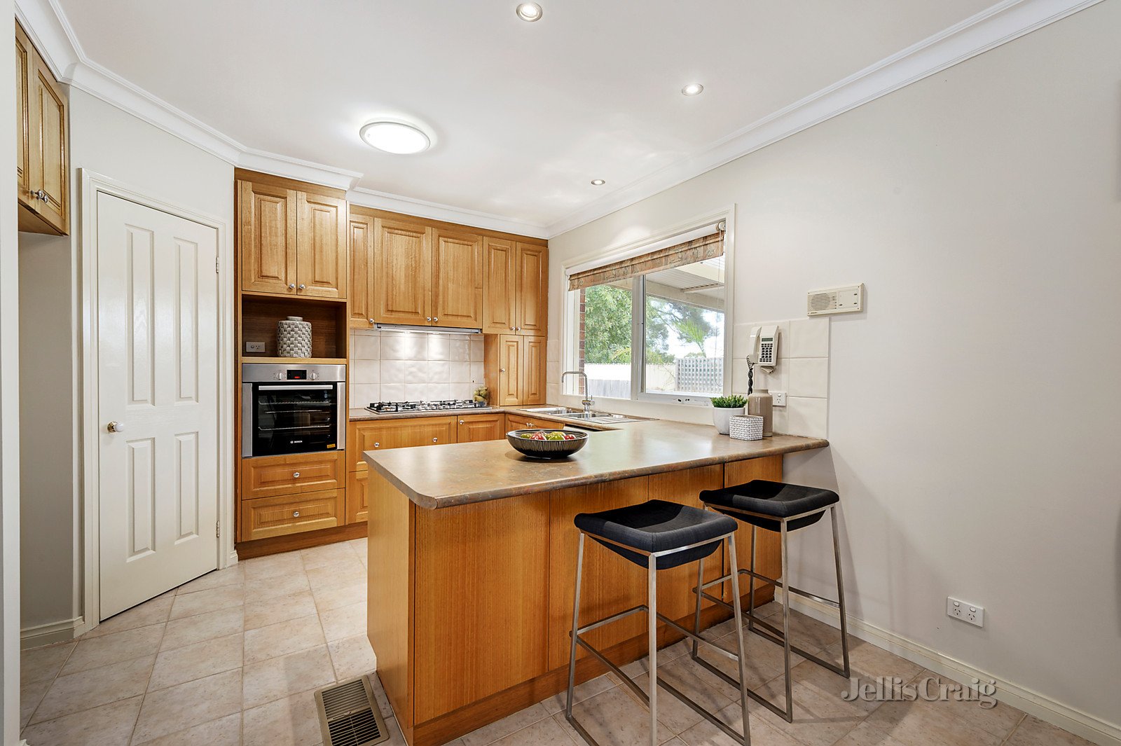 2/28 Leeds Street, Doncaster East image 5