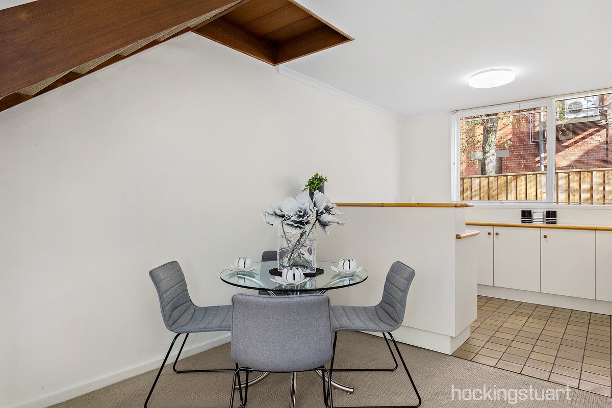 2/28 Liddiard Street, Hawthorn image 3