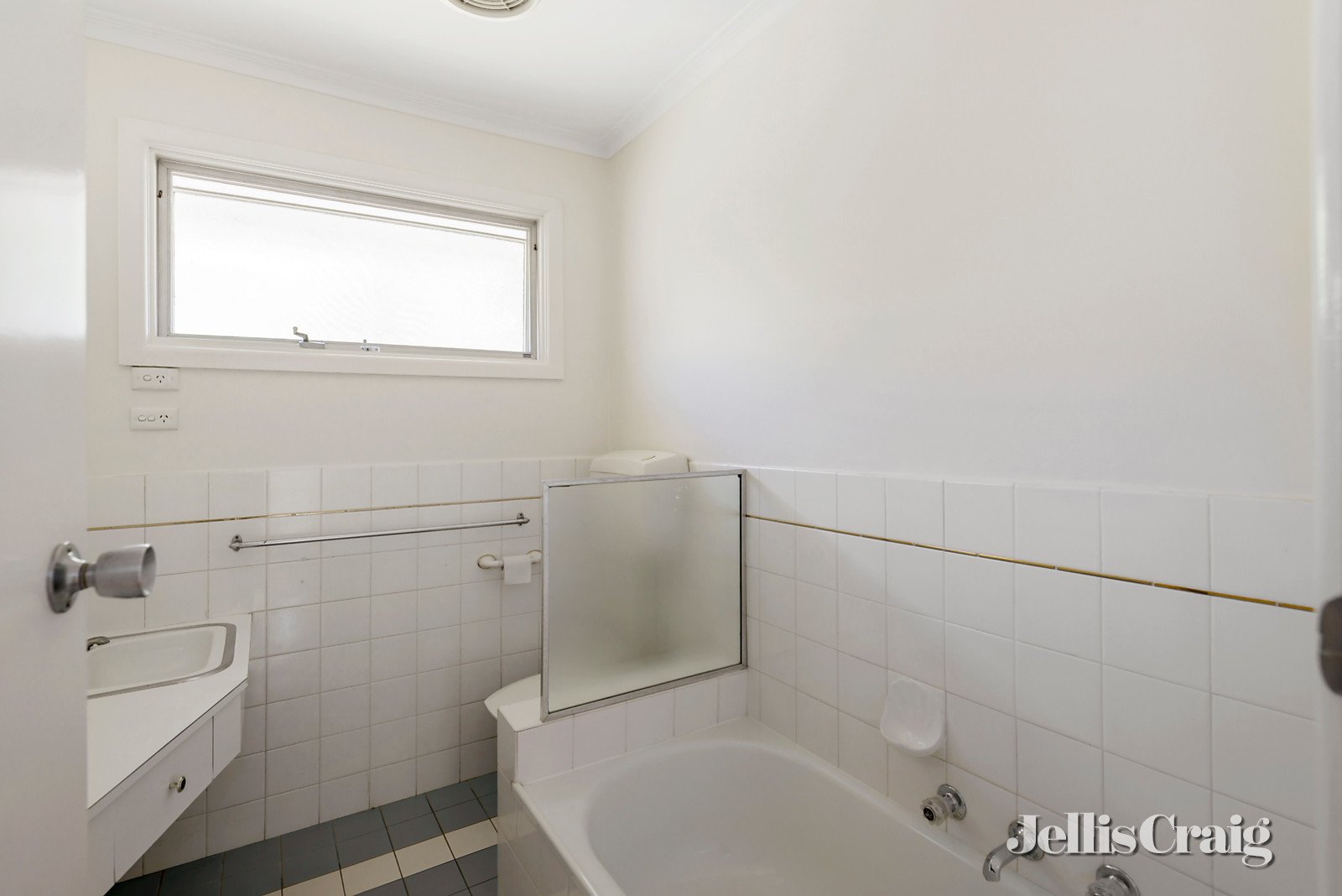 2/28 Oliver Street, Ringwood image 5