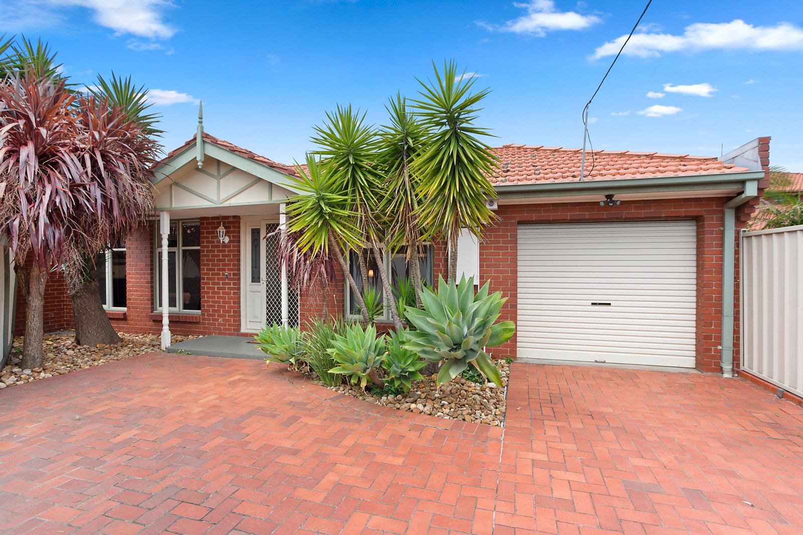 2/284 Milleara Road, Avondale Heights VIC 3034